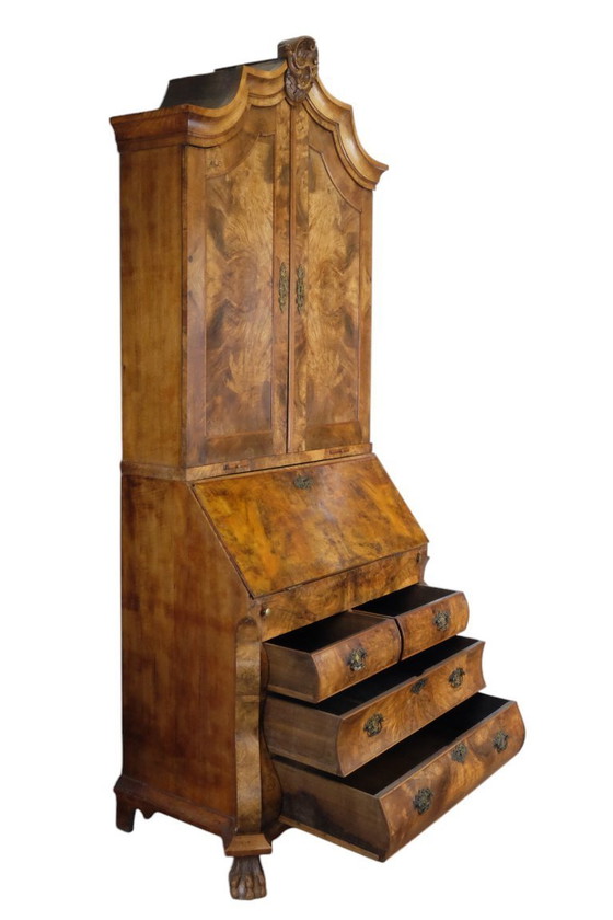 Image 1 of elegant 18th century desk with curb in burr walnut.