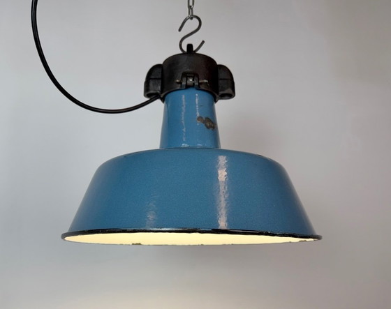 Industrial Blue Enamel Factory Lamp with Cast Iron Top, 1960s, Pendant lamps (photo 10 of 17)