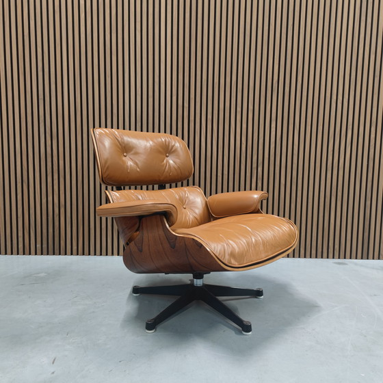Image 1 of Sillón Vitra Eames con otomana - Palisandro - Cuero color coñac