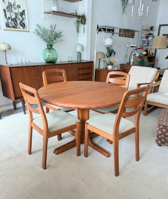 Vintage Danish Teak Extendable Round Dining Table – Wood (photo 2 of 6)