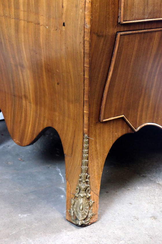 Image 1 of Cabinet de style Louis XV, milieu du XVIIIe siècle.