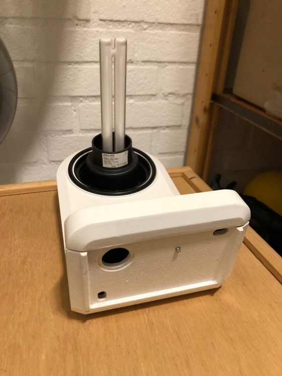 Image 1 of 2x Lampada da esterno Philips a sfera diametro 28 cm, sfere (trasparenti) su staffe da parete in metallo bianco