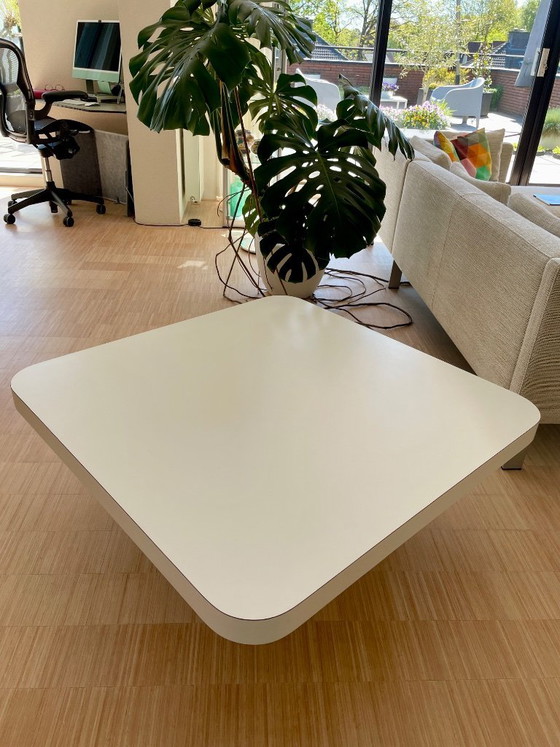 Image 1 of Beautiful white coffee table
