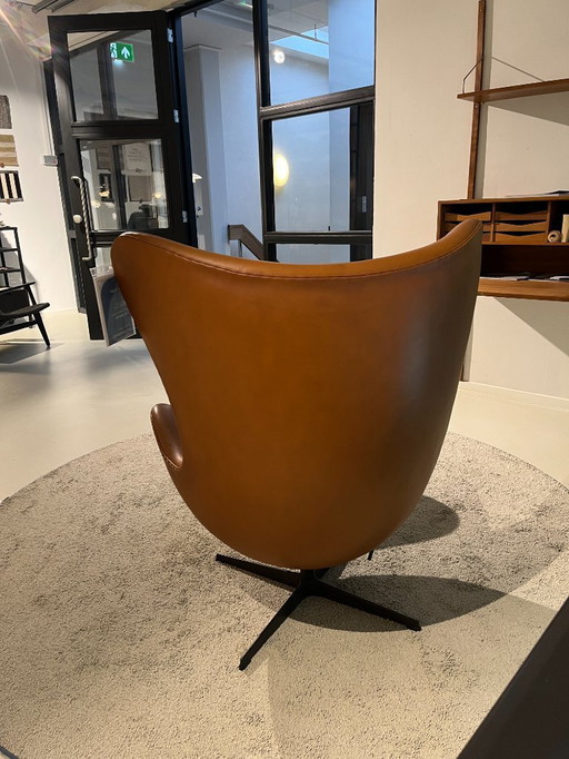 Fritz Hansen – Der Eier-Sessel mit Hocker