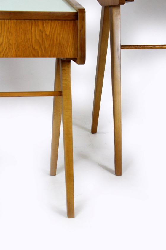 Image 1 of Tables de chevet restaurées de style Mid-Century avec coiffeuse, Tchécoslovaquie, années 1960, ensemble de 3