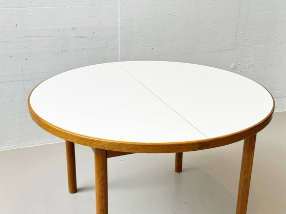 Image 1 of Skandinavischer Tisch mit weisser Laminatplatte, 1970er Jahre