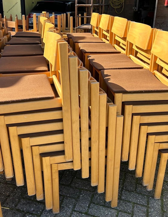 Image 1 of Lotto di 100 sedie impilabili vintage in compensato anni '80
