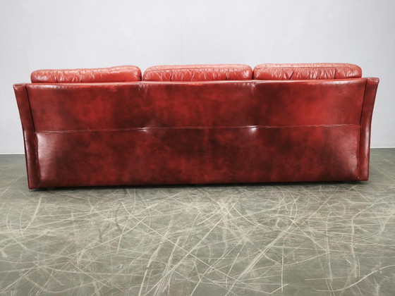 Divano tre posti in pelle rossa danese moderno anni '70, design scandinavo, Divani 3 posti, Legno, Rosso (foto 13 di 15)