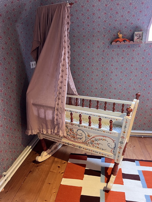 Handbeschilderde Hindeloopen schommel wieg