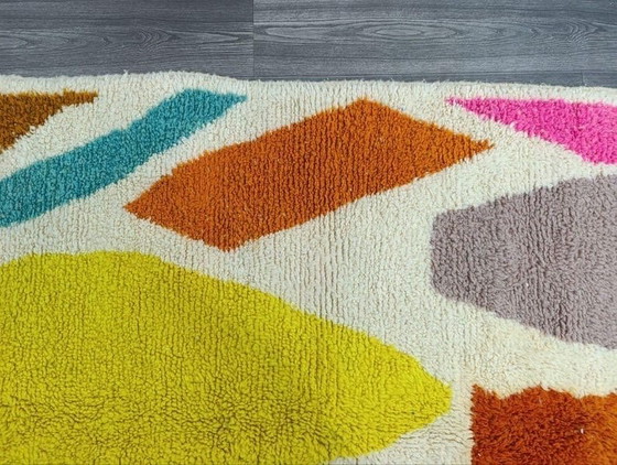 Image 1 of Tapis berbère en laine naturelle tissé main traditionnelle taille 150/250 cm