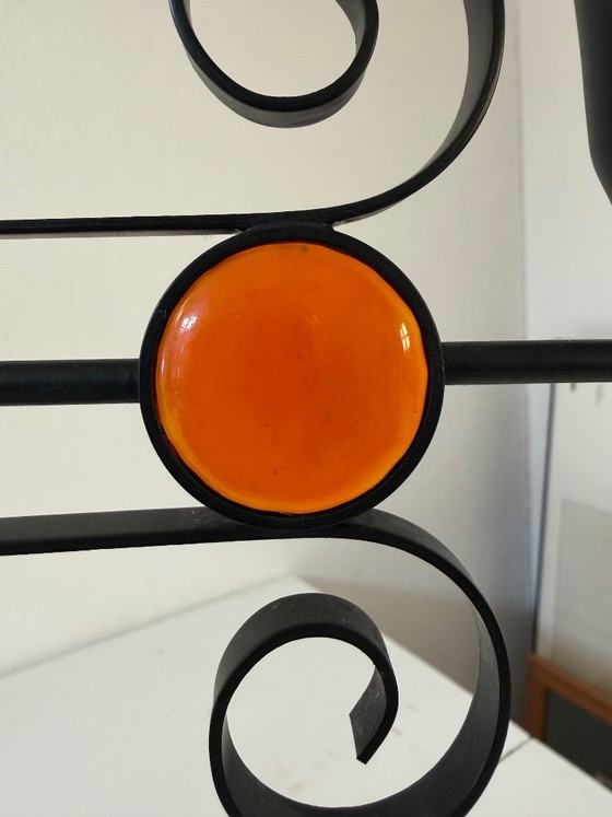 Image 1 of Gunnar Ander (attribuito) per Ystad-Metall – Candelabro in ferro battuto con vetro arancione e verde, Svezia, anni '60