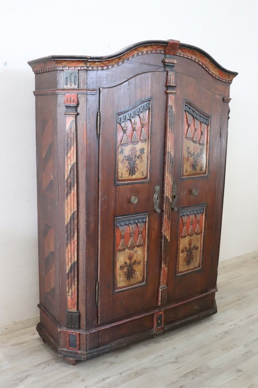 Armoire ancienne Tyrolen avec secrets, bois de pin peint à la main, 19e siècle