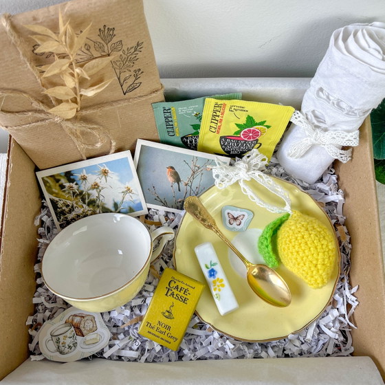 Mystery Box Limone Vintage – Edizione Limitata | Tazza, Libro Misterioso, Tovagliolo Vintage, Limone (photo 3 of 17)