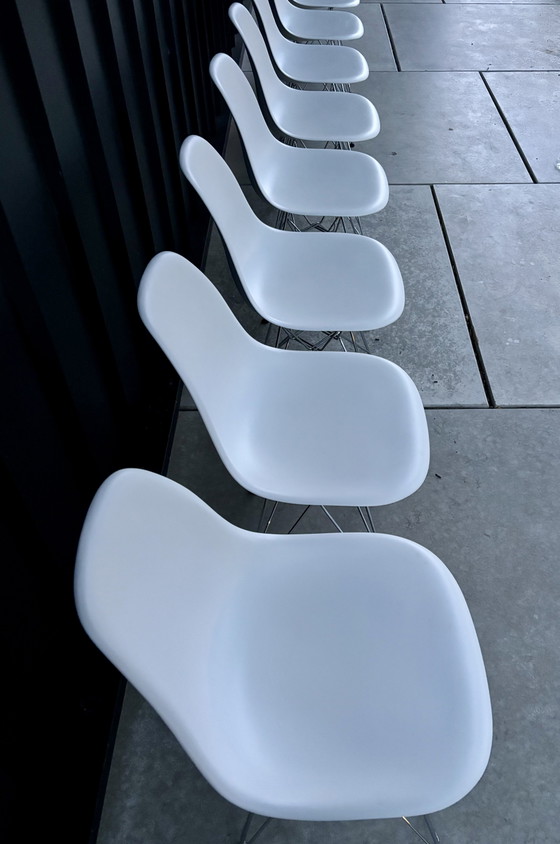 Image 1 of 8 chaises Vitra Eames DSR