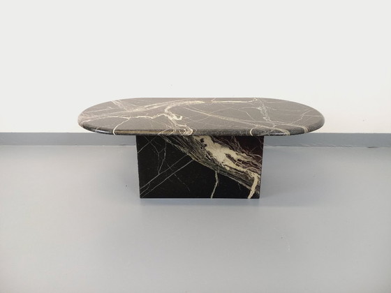 Image 1 of Vintage oval coffee table in black marble from the 1970s