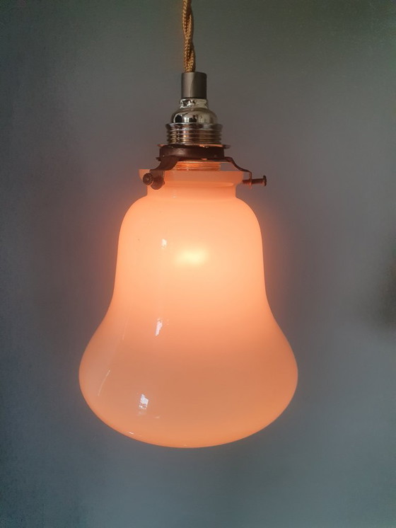 Image 1 of Suspension vintage - verre opalin - forme de poire