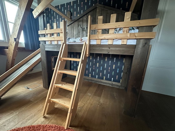 Image 1 of Lit mezzanine fait main avec toboggan – bois massif – comme neuf
