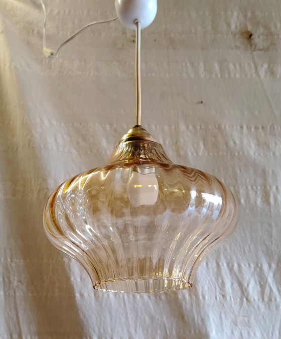 Lampada a sospensione di design anni '70 in vetro ambrato – Lampade a sospensione (photo 6 of 8)