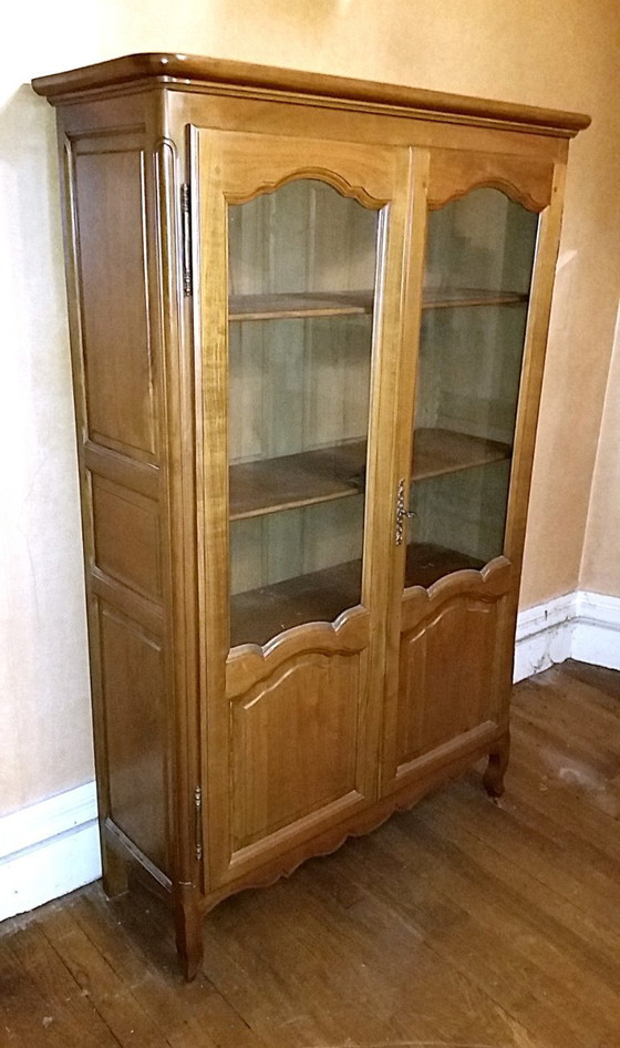 Image 1 of 2-deurs vitrinekast