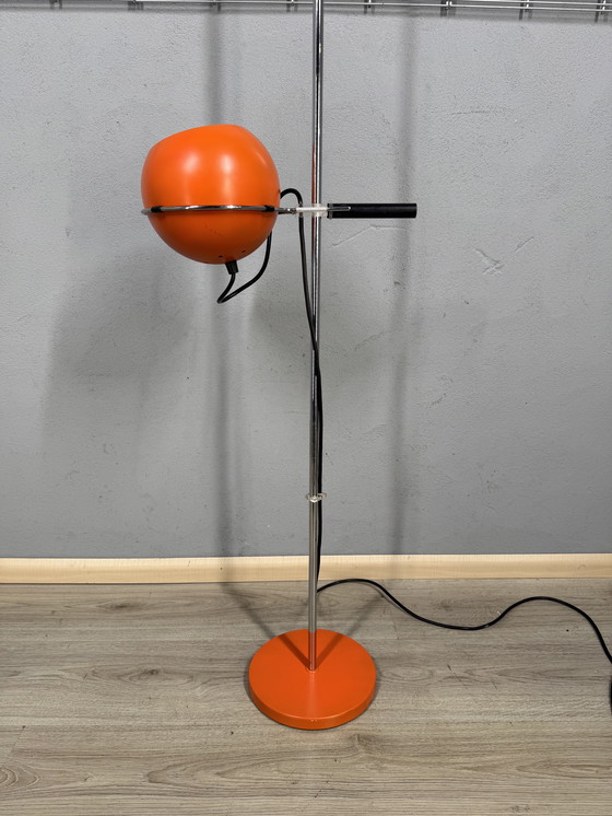 Image 1 of Lampada da terra vintage – Gepo / Gerda – paralume sferico in metallo arancione – design Space Age anni '70