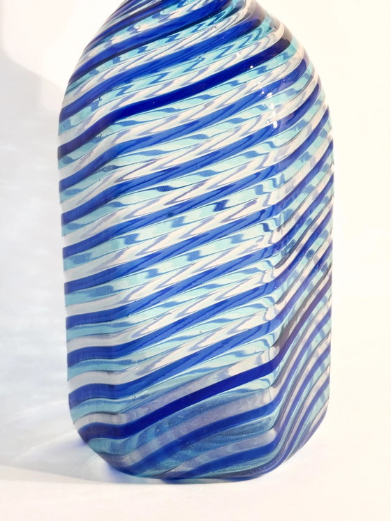 Bottiglia in vetro di Murano anni '70 con canework a spirale, Oggetti decorativi, Blu (foto 6 di 9)