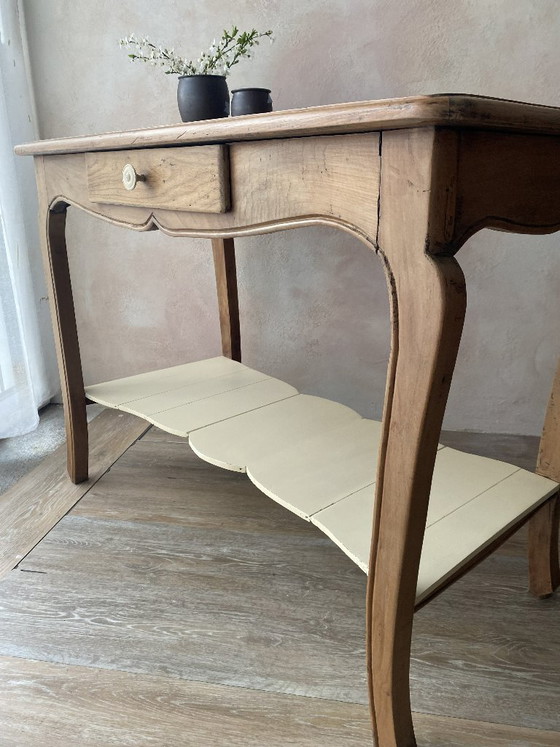Image 1 of Consola rústica antigua estilo Luis XV en madera maciza de cerezo: elegante estilo campestre.