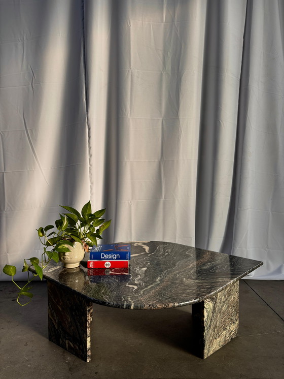 Image 1 of Cipolino ondulato 'teardrop' coffee table 