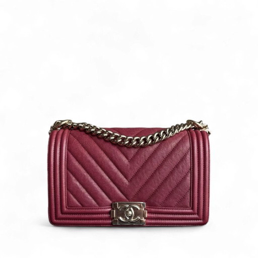 Chanel Boy Medium - Caviar 25CM Chevron Rood Goudkleurige Hardware Serie 28