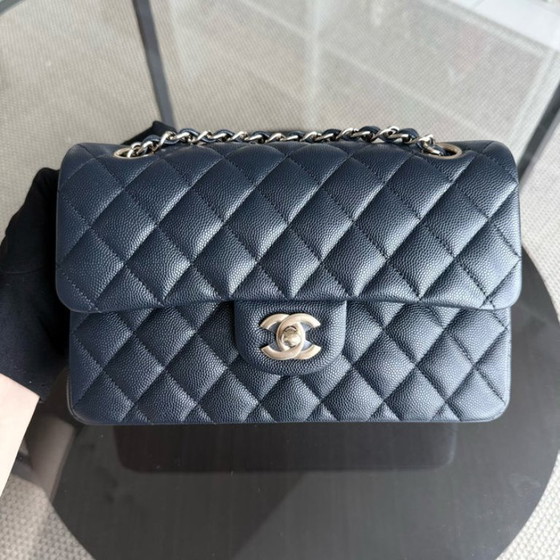 Image 1 of Chanel Classic Flap Small - Caviar 23CM Gewatteerd Donker Middernachtblauw Gouden Hardware Serie 27