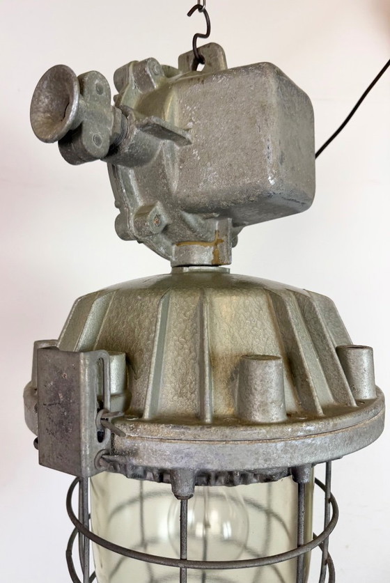 Image 1 of Grande lampada a sospensione industriale in alluminio pressofuso di Zaos, anni '70