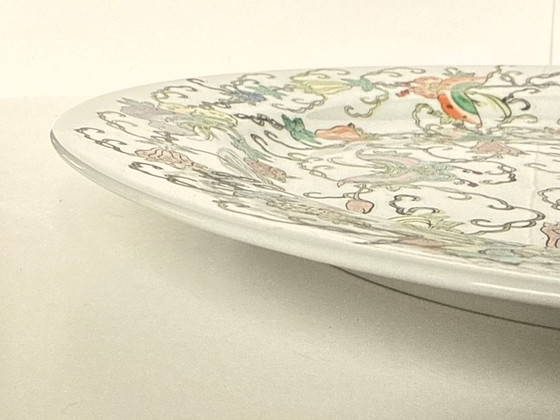 Image 1 of Piatto decorativo in porcellana cinese d'epoca dipinto a mano