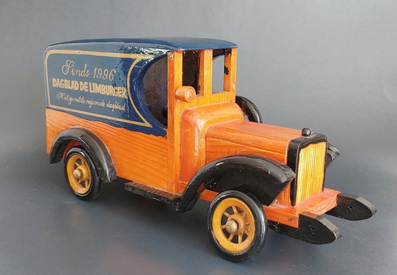 Image 1 of Voitures et camions en bois fabriqués et peints à la main