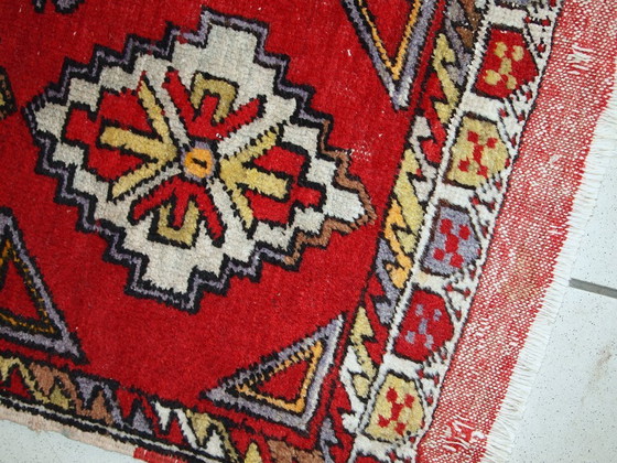 Image 1 of Handmade vintage Turkish Yastik rug 1.6' x 3.5' (48cm x 107cm) 1950s - 1C496