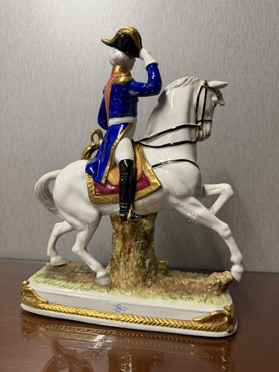 Image 1 of Statue équestre en porcelaine