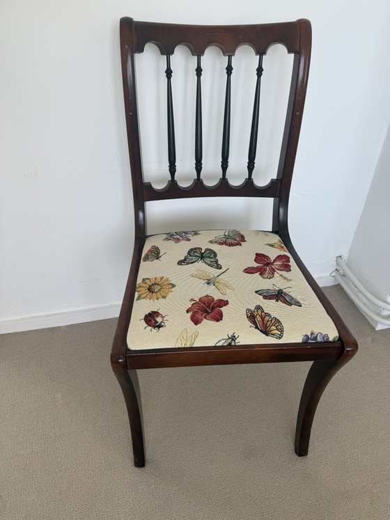 Chaise vintage en bois avec revêtement floral et papillon – Chaises de salle à manger, Wood (photo 5 of 5)