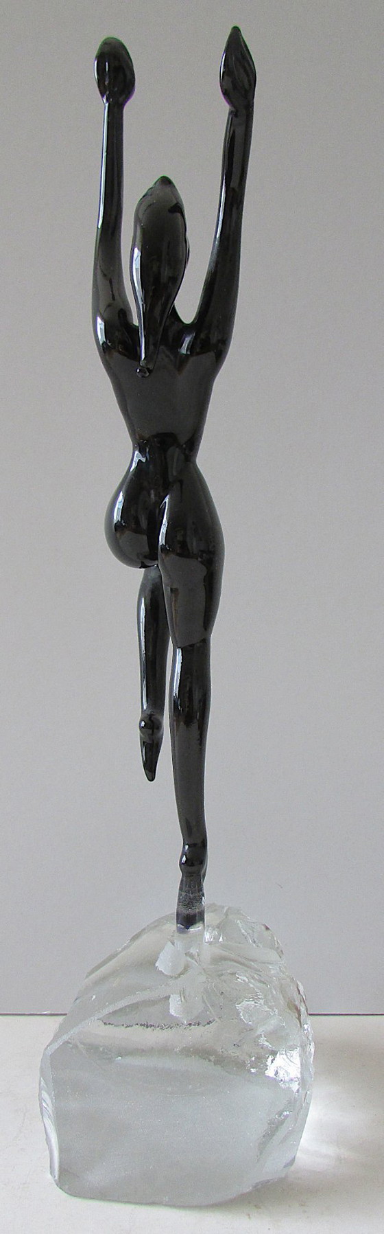 Image 1 of Image Dancer in Verre Noir