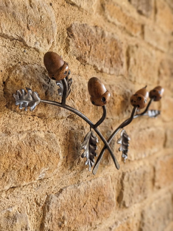 Image 1 of Porte-manteau en forme de gland, en fer forgé et bois, signé à la main, années 1960