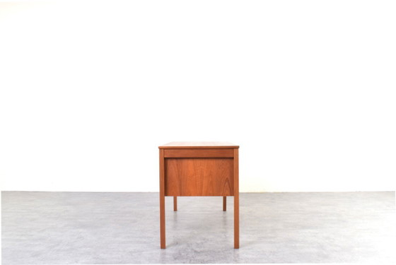 Dänischer Teakholz-Schreibtisch aus der Mitte des Jahrhunderts von Domino Møbler, 1960er Jahre. – Wood (photo 5 of 18)