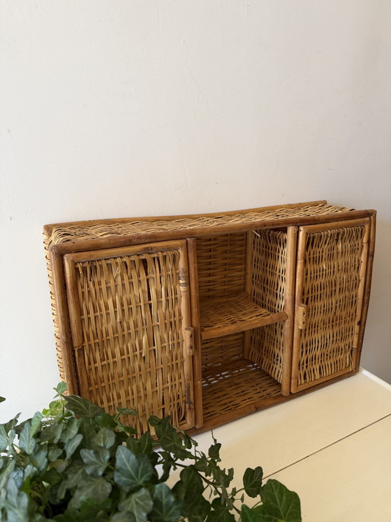 Image 1 of Rotan kastje met deurtjes