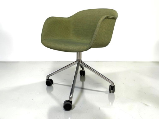 Poltrona Muuto in fibra verde oliva - base girevole su ruote – fauteuils, Plastic