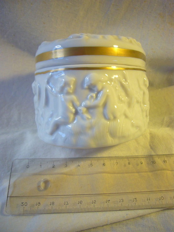 Image 1 of beautiful hand-gilded porcelain box - PMPlaue M1847 from around 1970/80?