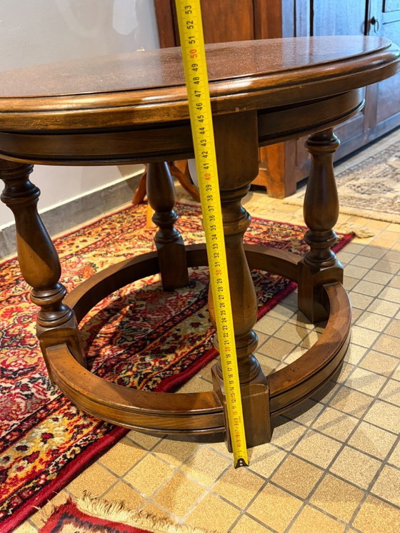 Image 1 of Classic round oak coffee table / side table (Ø 60 cm) – Perfect condition!