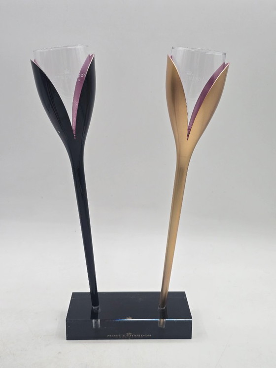 Image 1 of Champagne flutes in houders Moët & Chandon