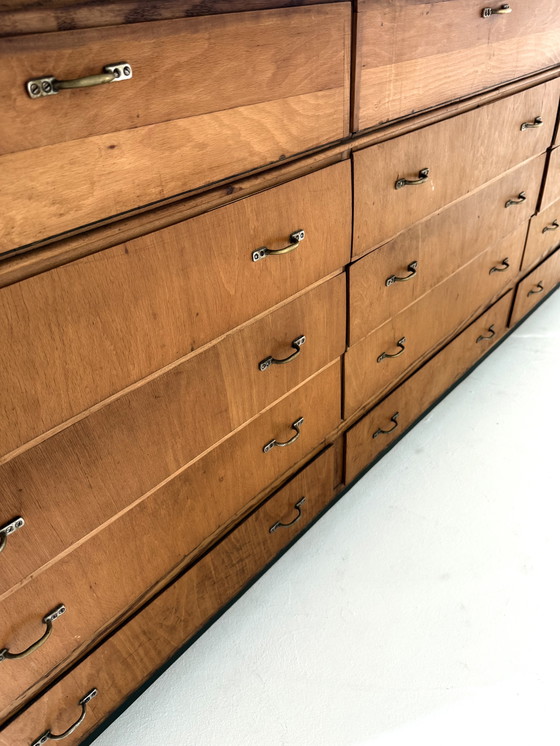 Image 1 of Vitrine/comptoir de magasin d'antiquités années 30