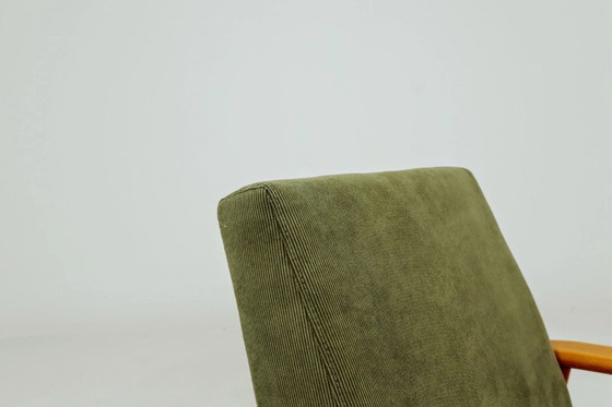 Image 1 of Loungestoel Vintage Groen Corduroy Vintage Design