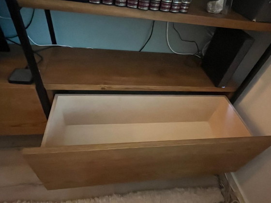 Image 1 of Mueble de pared de roble con cajones y espacio para TV