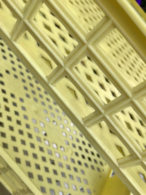 Image 1 of Estante modular de plástico amarillo pastel de los años cincuenta LL