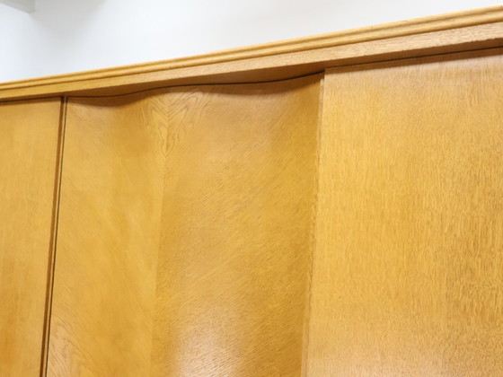 Image 1 of Armoire vintage en chêne avec portes ondulées - Démontable
