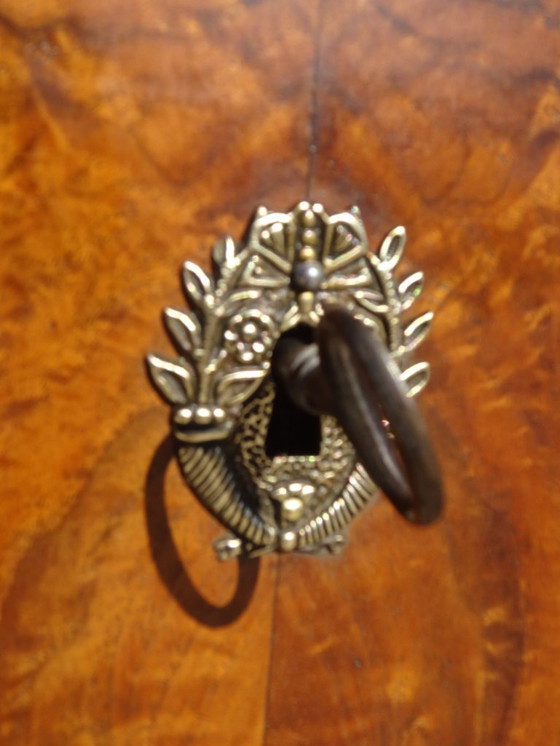 Image 1 of Commode Louis Philippe en noyer et ronce de noyer