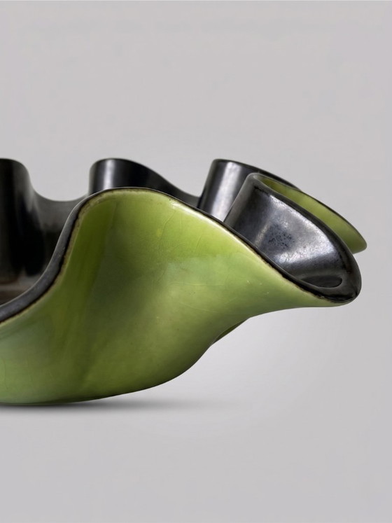 Image 1 of Bol/centro de mesa de cerámica verde anís y negro, Saint-Clément – ​​modelo 8218 – B. Letalle – década de 1950